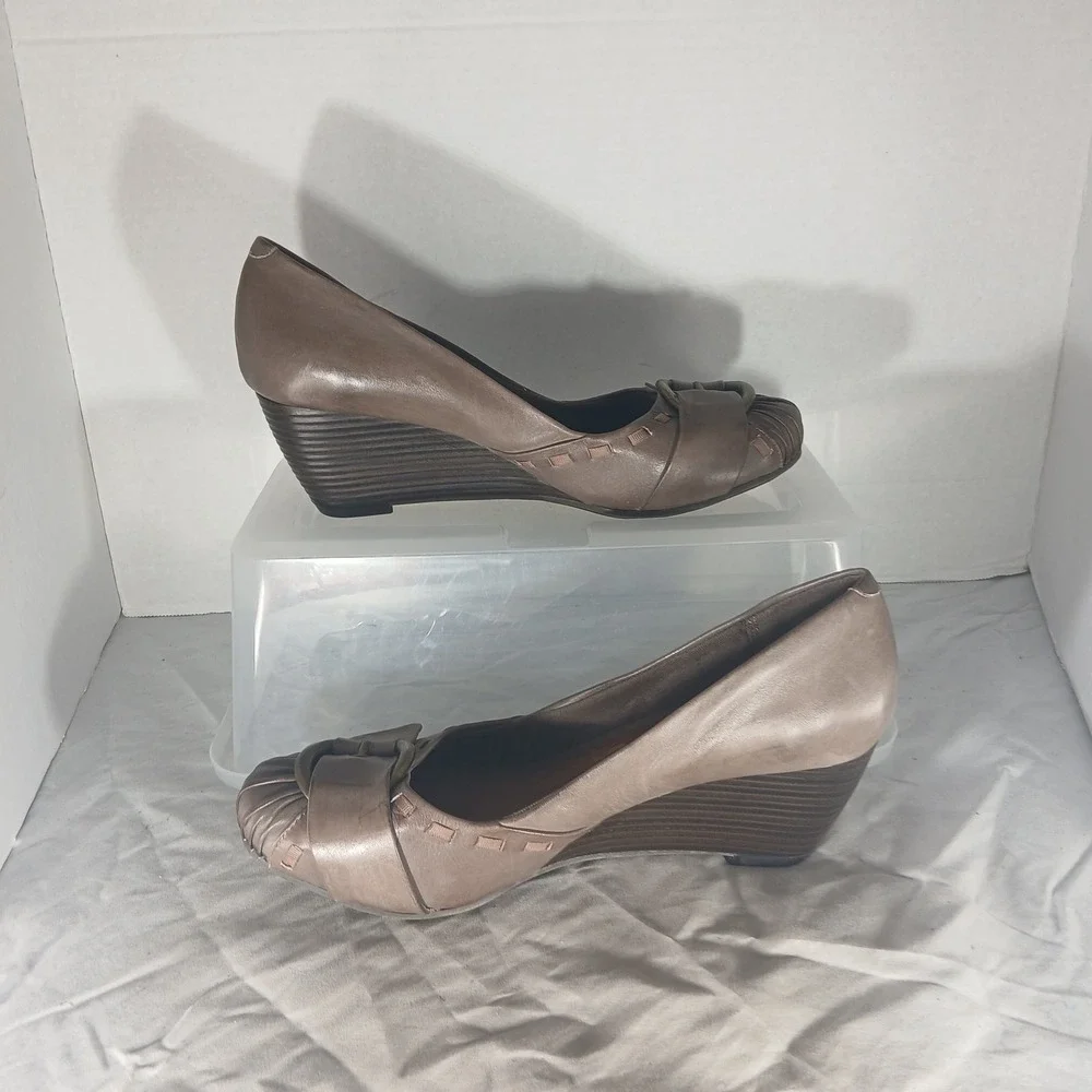 Bare Traps‎ Chance Womens 10M Taupe Brown Leather Wedge Buckle Pump